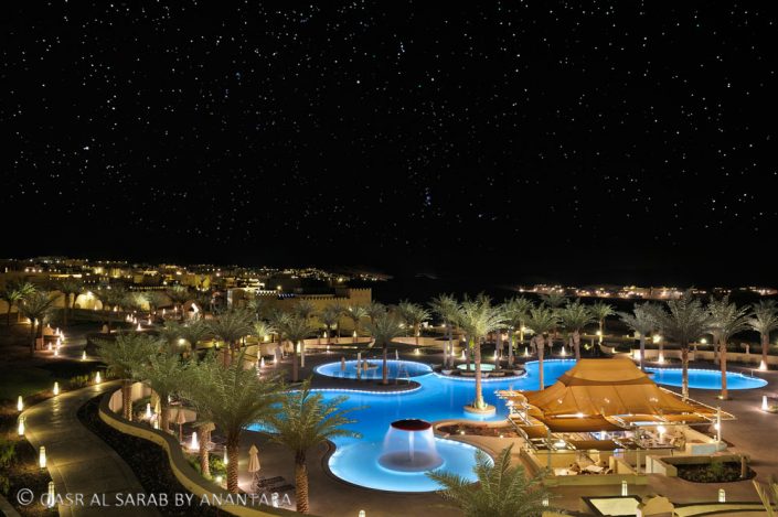 Qasr-Al-Sarab-Desert-Resort-by-Anantara_Free_form_pool_by_night