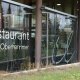Glasfront des Restaurants Tilia in Toblach, Südtirol