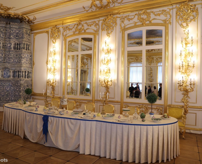 Langer gedeckter Tisch im Katharinenpalast