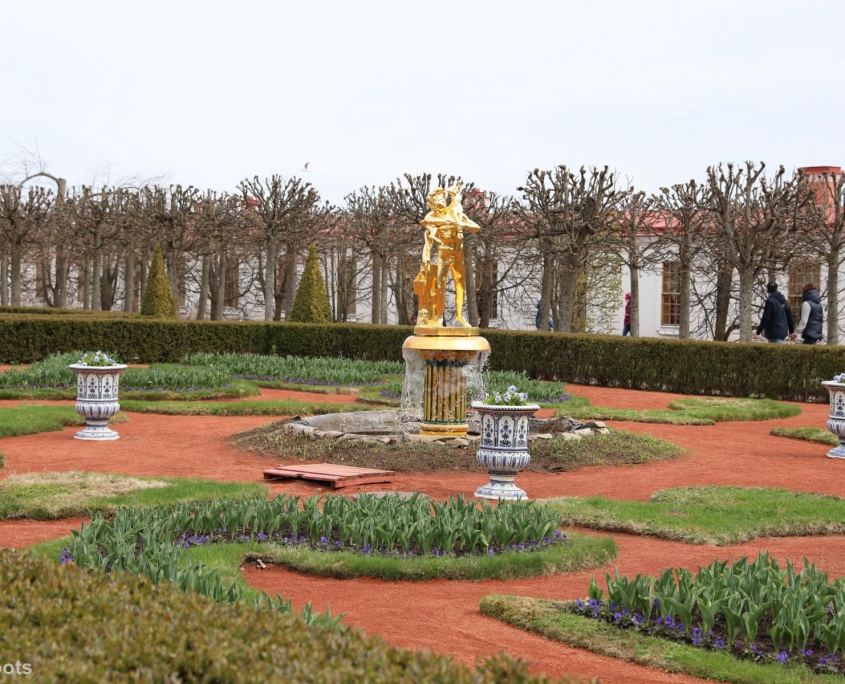 Goldene Statue im Peterhof