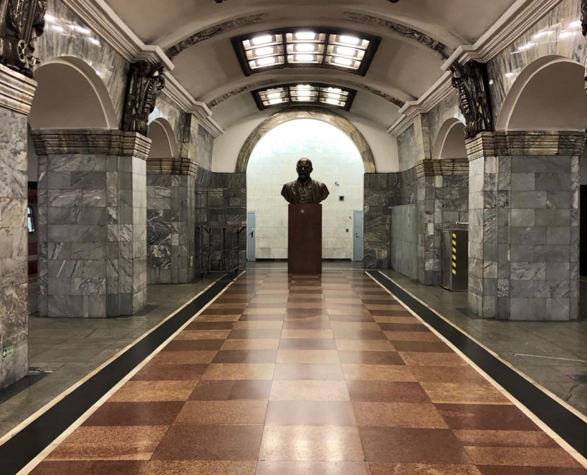 Lenin-Denkmal in Metro-Station von Sankt Petersburg