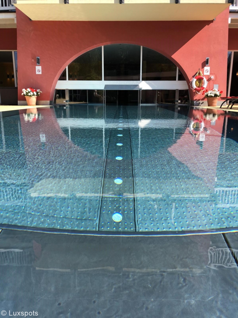 Blick auf den Pool des Hotel Eden in Seefeld